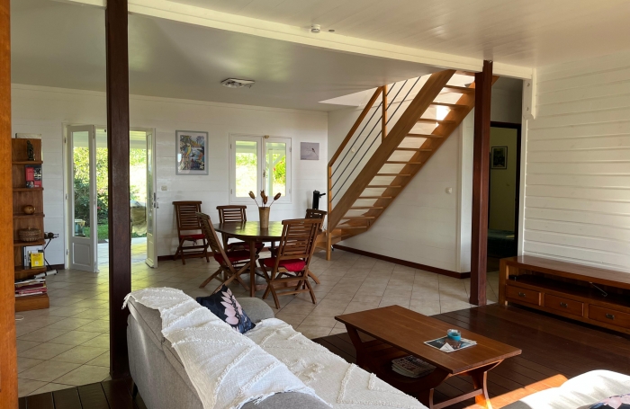 Trois-Rivi&egrave;res , dans un lotissement calme avec vue sur Les Saintes, Villa T5 avec terrasse