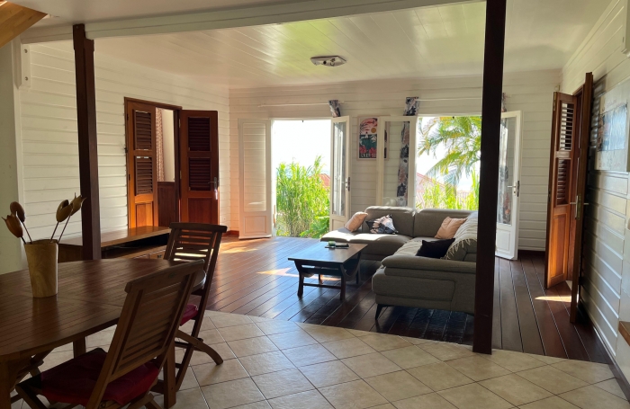 Trois-Rivi&egrave;res , dans un lotissement calme avec vue sur Les Saintes, Villa T5 avec terrasse