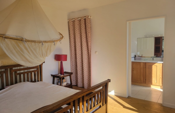 Trois-Rivi&egrave;res , dans un lotissement calme avec vue sur Les Saintes, Villa T5 avec terrasse