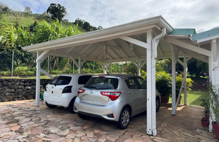 Trois-Rivi&egrave;res , dans un lotissement calme avec vue sur Les Saintes, Villa T5 avec terrasse