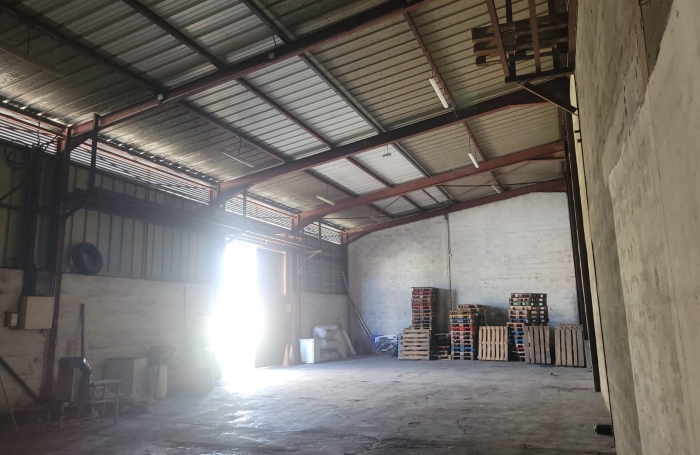 BAILLIF, local professionnel/commercial 350m2