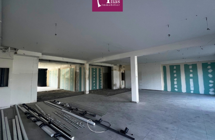 &Agrave; louer   Local commercial 118 m2 au RDC   Emplacement strat&eacute;gique Les Abymes