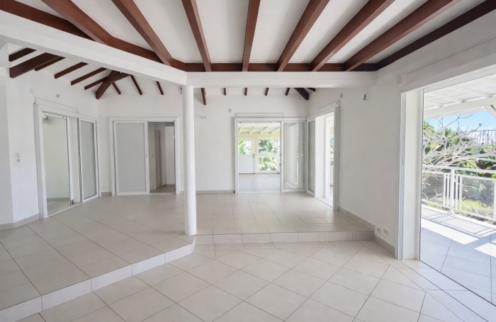 Maison &agrave; vendre Baie-Mahault Guadeloupe 304 m2 usage professionnel ou mixte