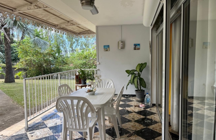 SAINT-CLAUDE - Maison familiale T5 r&eacute;nov&eacute;e avec vue sur La Soufri&egrave;re, grand terrain cl&ocirc;tur&eacute; et revenu locatif