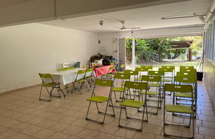 SAINT-CLAUDE - Maison familiale T5 r&eacute;nov&eacute;e avec vue sur La Soufri&egrave;re, grand terrain cl&ocirc;tur&eacute; et revenu locatif