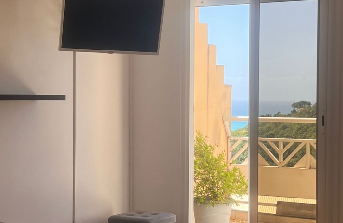 Beau T2 meubl&eacute; avec jolie vue mer