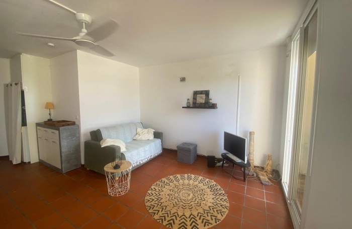 Beau T2 meubl&eacute; avec jolie vue mer