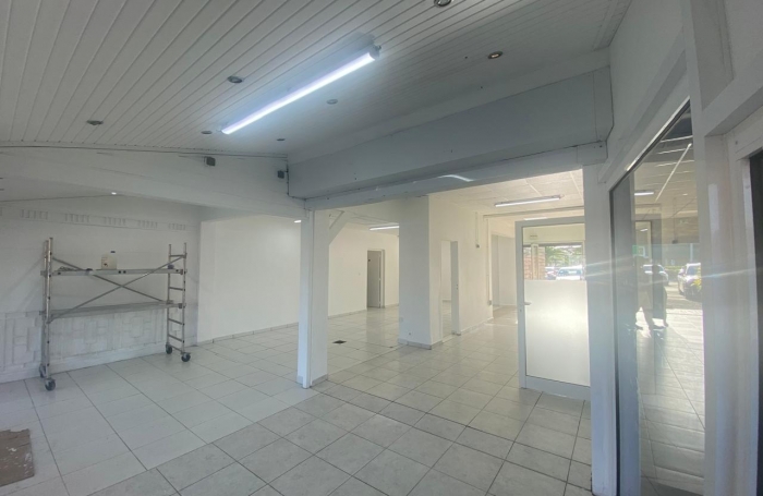 Grand local commercial r&eacute;nov&eacute;