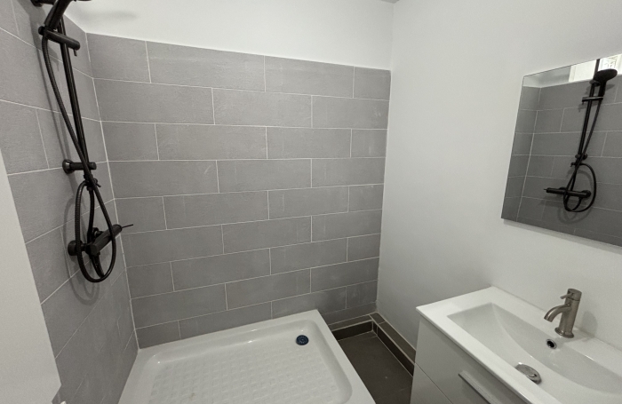 Appartement F4 r&eacute;nov&eacute;   6? &eacute;tage avec ascenseur   Pointe-&agrave;-Pitre