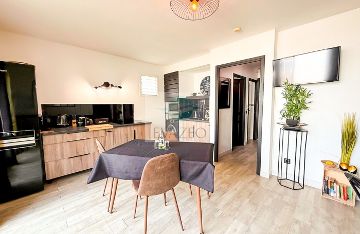 Appartement meubl&eacute; T3 Front de mer 64m2 piscine