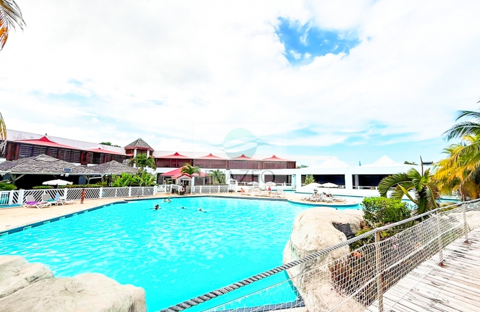 Appartement meubl&eacute; T3 Front de mer 64m2 piscine