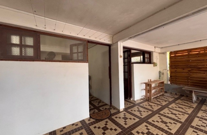 Studio bis avec pi&egrave;ce ind&eacute;pendante &agrave; Baie-Mahault