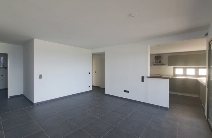 T3 neuf avec vue mer   balcon et 2 parkings   location non meubl&eacute;e