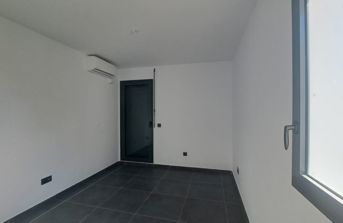 T3 neuf avec vue mer   balcon et 2 parkings   location non meubl&eacute;e