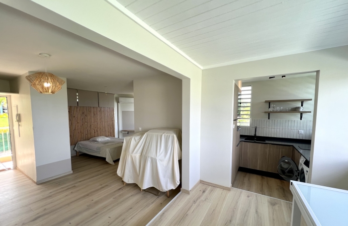 A louer appartement T1 avec magnifique vue mer &agrave; Bas du Fort, refait &agrave; neuf r&eacute;cemment.