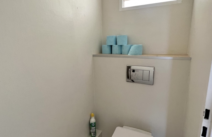 A louer appartement T1 avec magnifique vue mer &agrave; Bas du Fort, refait &agrave; neuf r&eacute;cemment.