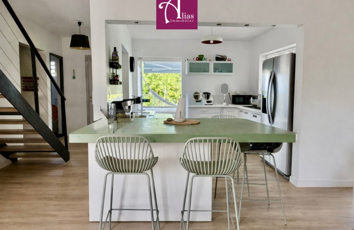 A LOUER VILLA F4 MODERNE - ENTR JARDIN ET PISCINE INCLUS - DUMONTER BAIE-MAHAULT