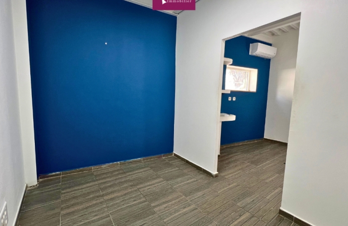 &Agrave; louer - Bureau - RDC avec parking - JARRY