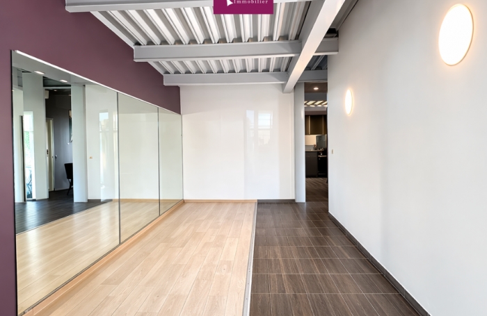 &Agrave; louer - Bureau - RDC avec parking - JARRY