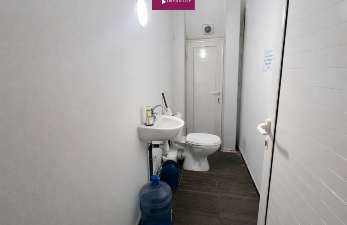 &Agrave; louer - Bureau - RDC avec parking - JARRY