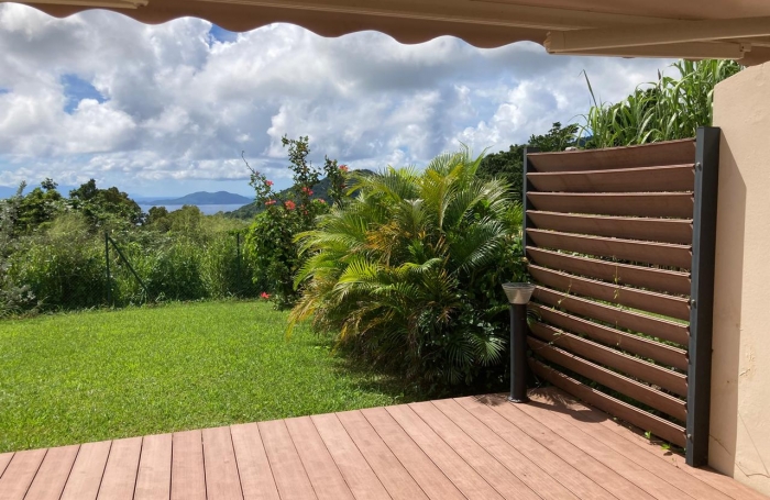 T4 DUPLEX R&Eacute;NOV&Eacute;   R&eacute;sidence avec Piscine, jardinet privatif et vue exceptionnelle sur les Saintes