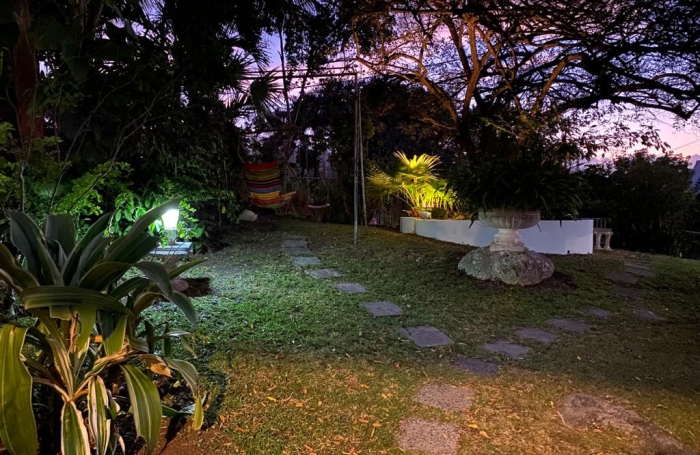 En location 2500 &euro; par mois aux Abymes : villa avec Agence Opt'immo