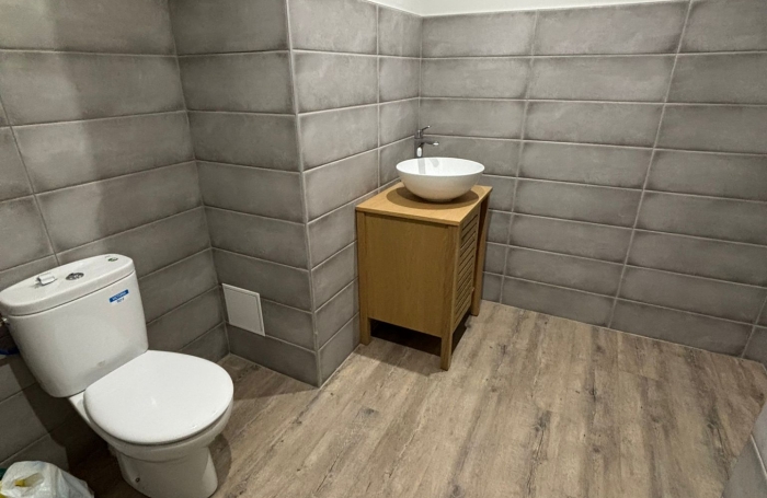 LOCAL COMMERCIAL IDEALEMENT SITUE