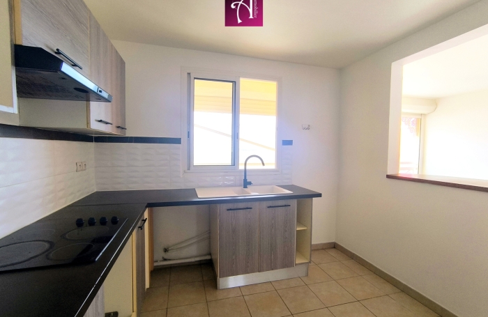 A louer Appartement T4 Duplex vue mer dans une r&eacute;sidence s&eacute;curis&eacute;e avec piscine   -  Petit-Bourg