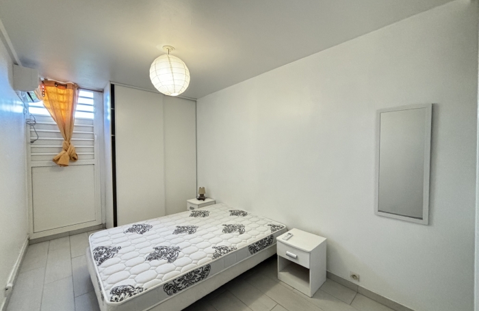 Appartement cinq pi&egrave;ces aux Abymes - LONGFORT IMMOBILIER