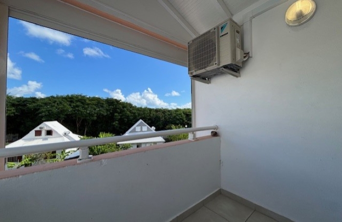 Appartement de type deux et un bureau avec votre agence Longfort Immobilier