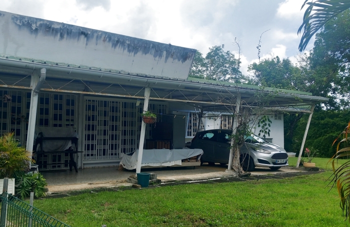 LES ABYMES - BESSON : PROPRIETE DE 7962 m2