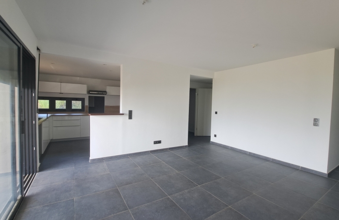 &Agrave; louer   Appartement T3 non meubl&eacute; en rez-de-chauss&eacute;e   R&eacute;sidence s&eacute;curis&eacute;e avec vue mer
