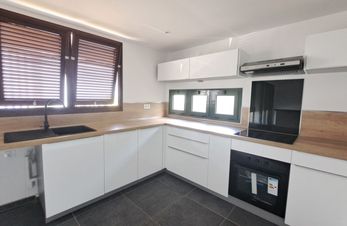 &Agrave; louer   Appartement T3 non meubl&eacute; en rez-de-chauss&eacute;e   R&eacute;sidence s&eacute;curis&eacute;e avec vue mer