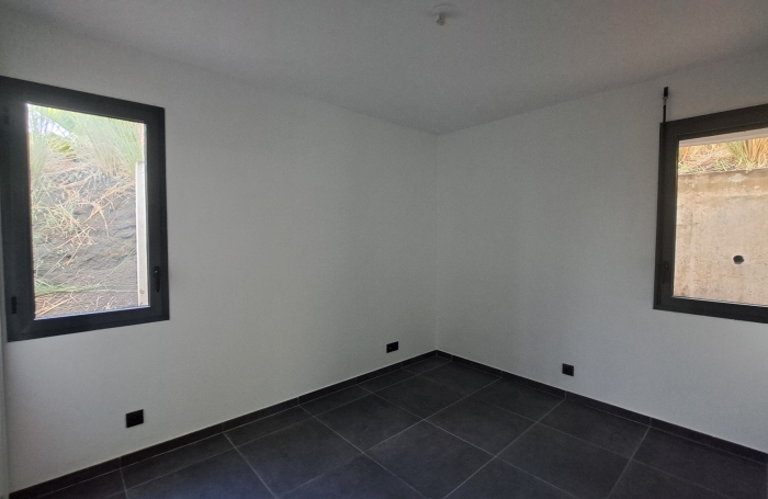 &Agrave; louer   Appartement T3 non meubl&eacute; en rez-de-chauss&eacute;e   R&eacute;sidence s&eacute;curis&eacute;e avec vue mer