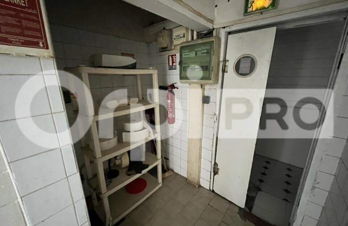 Louez un local commercial en plein milieu de la Marina.