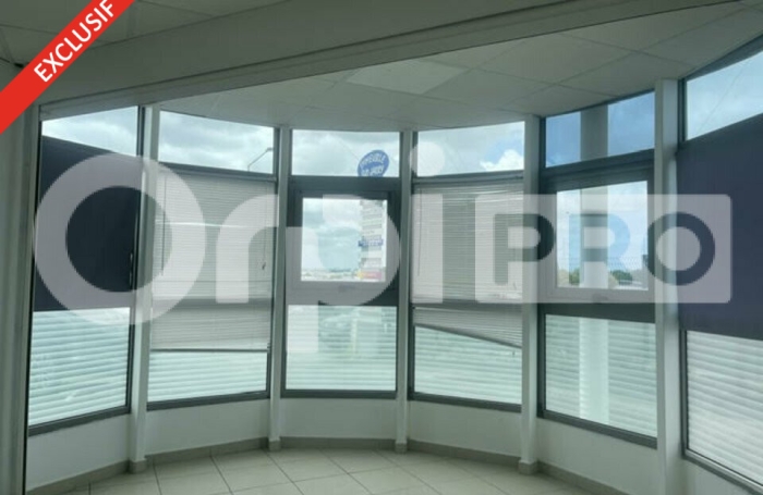 En exclusivit&eacute; louez votre local commercial ou bureau  d environ 52M2