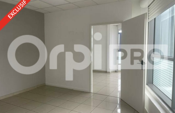 En exclusivit&eacute; louez votre local commercial ou bureau  d environ 52M2
