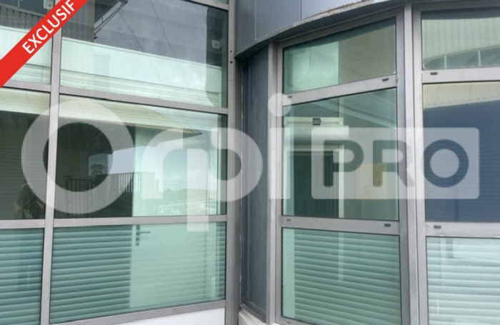 En exclusivit&eacute; louez votre local commercial ou bureau  d environ 52M2