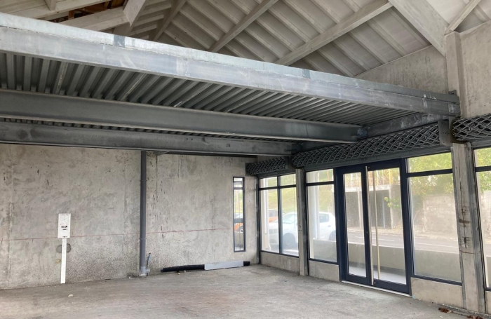 Vieux-Fort   Local pro &agrave; am&eacute;nager   Terrasse vue sur Les Saintes