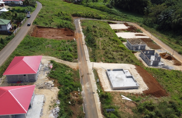 LAMENTIN  TERRAIN 542 M2