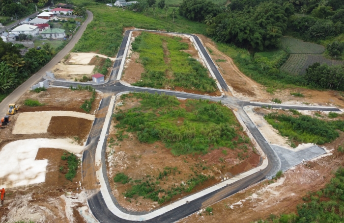 LAMENTIN  TERRAIN 542 M2