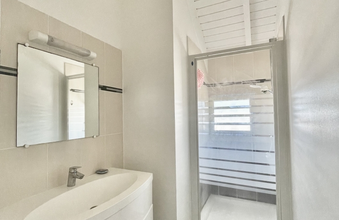 LOCATION GRAND T2 MEUBL&Eacute; BOURG SAINT FRANCOIS PARKING