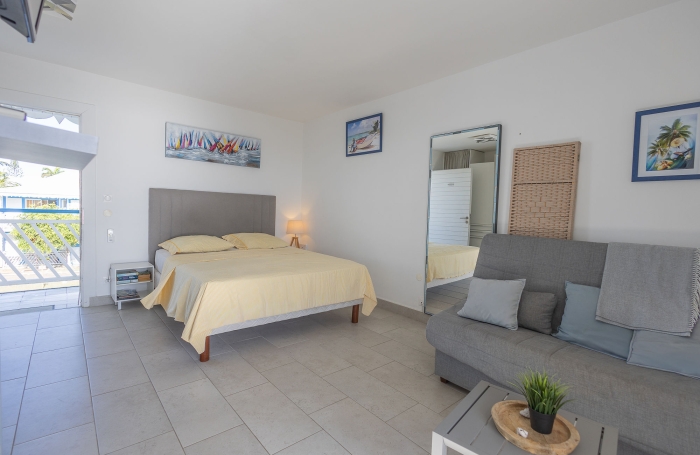 Studio r&eacute;nov&eacute; avec magnifique vue mer et jardins   R&eacute;sidence avec plage et piscine