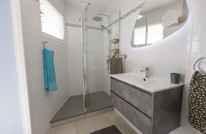 Studio r&eacute;nov&eacute; avec magnifique vue mer et jardins   R&eacute;sidence avec plage et piscine