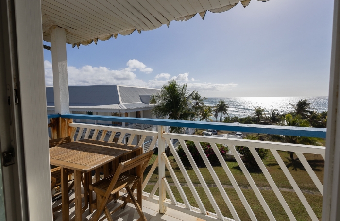 Studio r&eacute;nov&eacute; avec magnifique vue mer et jardins   R&eacute;sidence avec plage et piscine