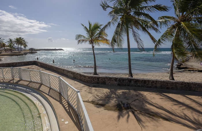 Studio r&eacute;nov&eacute; avec magnifique vue mer et jardins   R&eacute;sidence avec plage et piscine