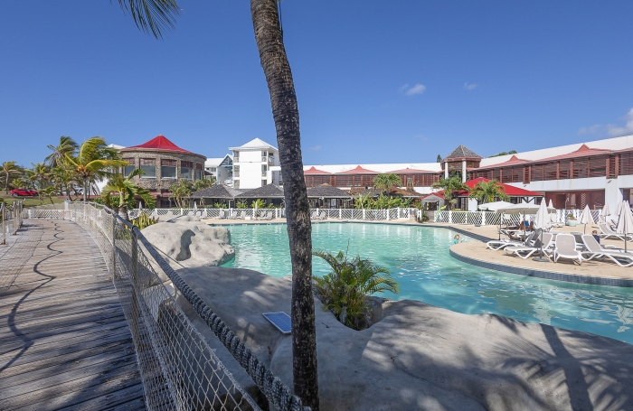 Studio r&eacute;nov&eacute; avec magnifique vue mer et jardins   R&eacute;sidence avec plage et piscine