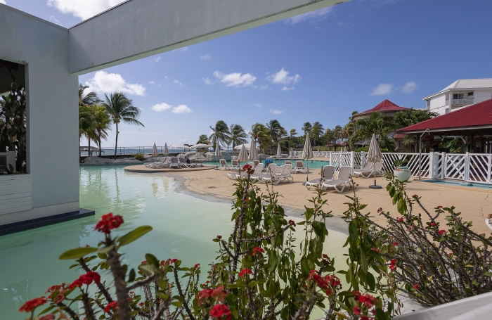 Studio r&eacute;nov&eacute; avec magnifique vue mer et jardins   R&eacute;sidence avec plage et piscine