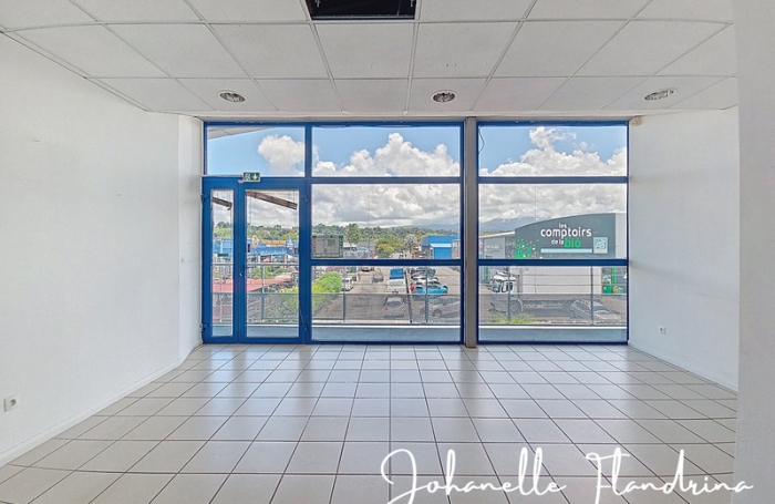 Location Local commercial 82m&sup2; 3 pièces Petit-Bourg