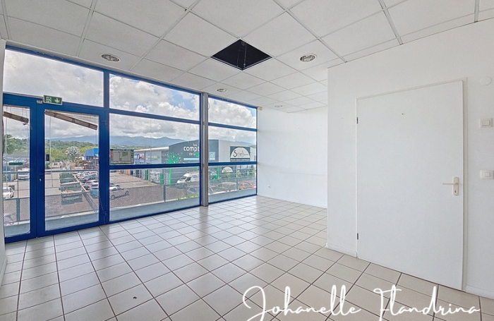 Location Local commercial 82m&sup2; 3 pièces Petit-Bourg